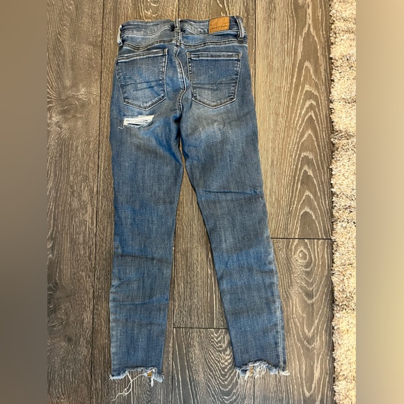 American Eagle: Ripped skinny jeans - Picture 2 of 4